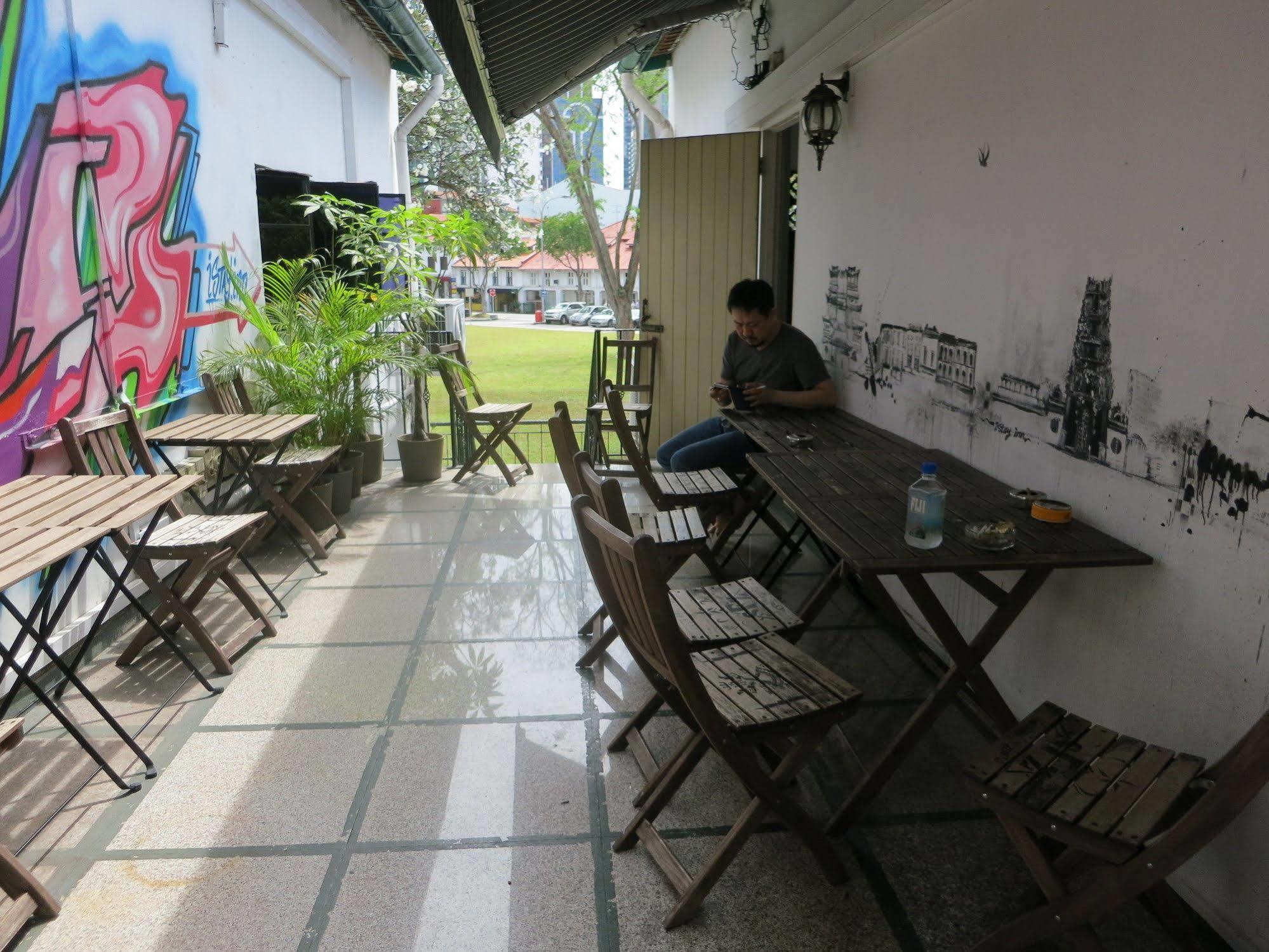 Beat Arts Hostel At Chinatown Singapore Exterior photo